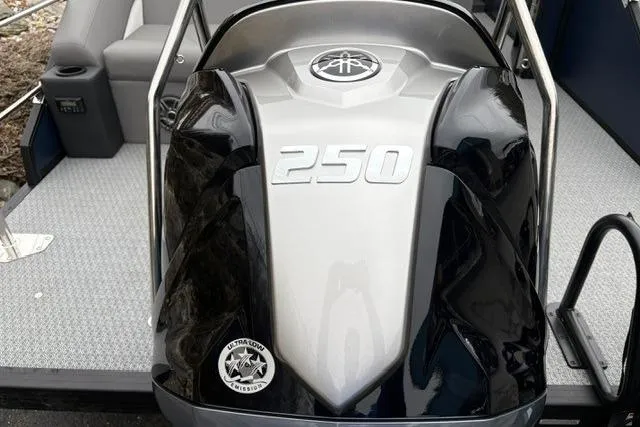 Slide: The Image of Evotti 525CS 2026 boat engine cover with "250" and "Ultra Low Emission" badge. - 18