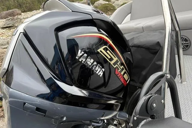 Slide: The Image of ```json { "alt_text": "Evotti 525CS 2026 model with Yamaha SHO VMAX engine." } ``` - 19