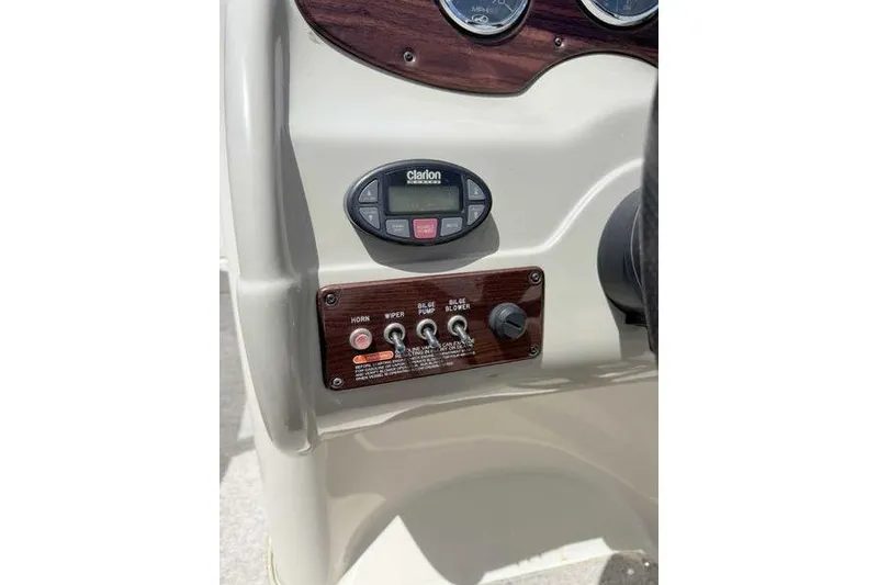 Slide: The Image of Dashboard controls of a 2005 Sea Ray 220 Sundeck boat. - 20