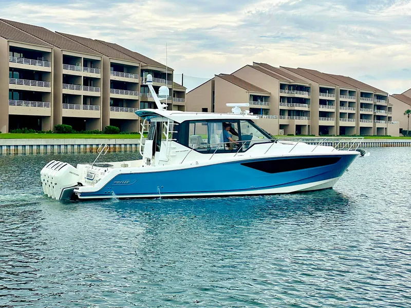 The Image of Boston Whaler 405 Conquest 2023 - 0