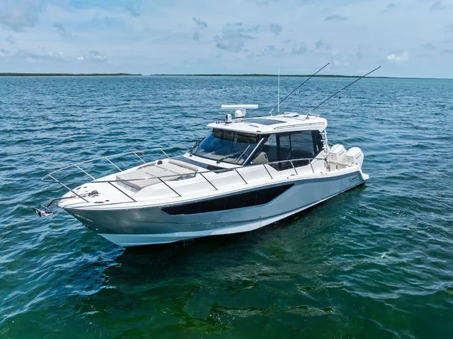 Slide: The Image of Boston Whaler 405 Conquest 2023 - 56