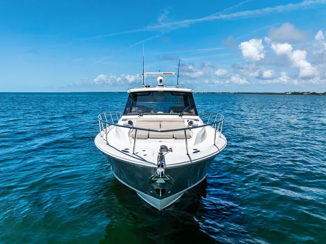 Slide: The Image of Boston Whaler 405 Conquest 2023 - 49