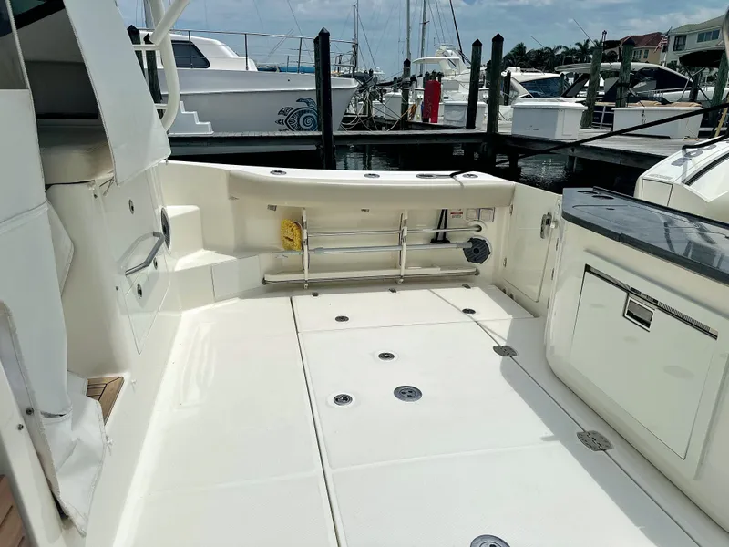 Slide: The Image of Boston Whaler 405 Conquest 2023 - 23