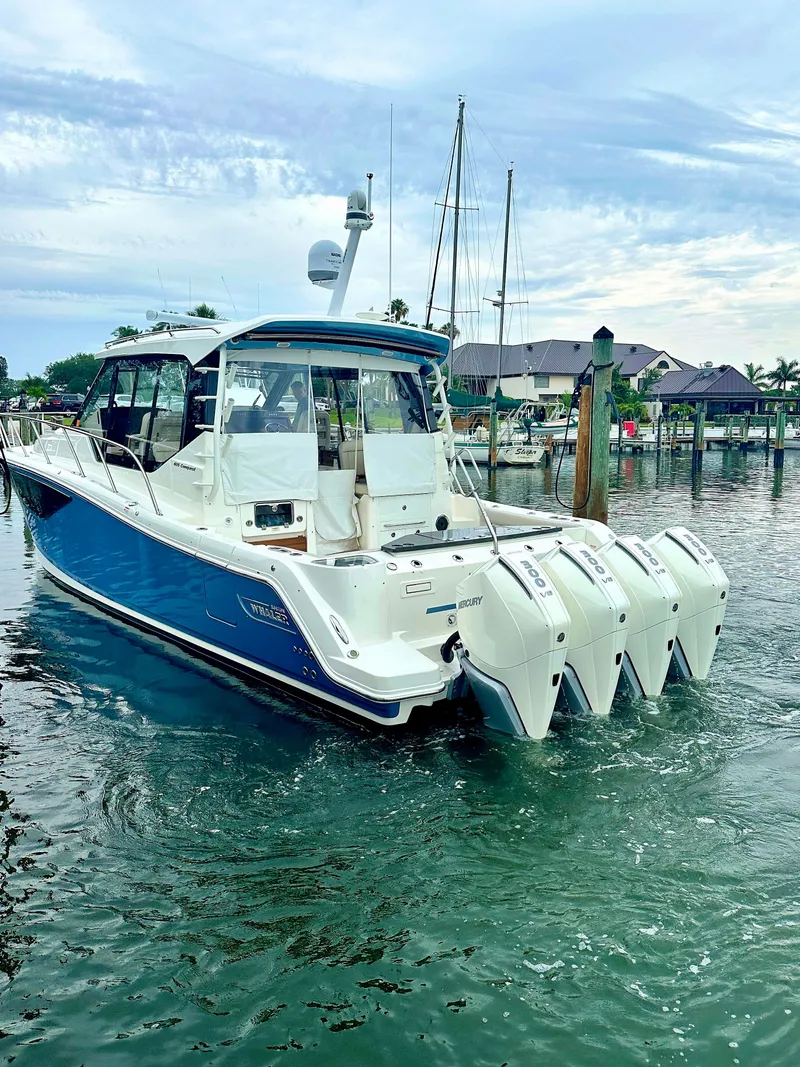 Slide: The Image of Boston Whaler 405 Conquest 2023 - 3