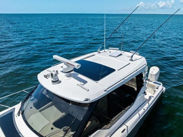 Slide: The Image of Boston Whaler 405 Conquest 2023 - 53