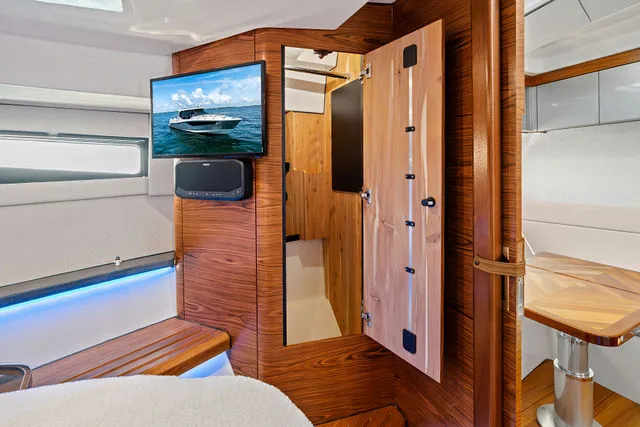 Slide: The Image of Boston Whaler 405 Conquest 2023 - 30