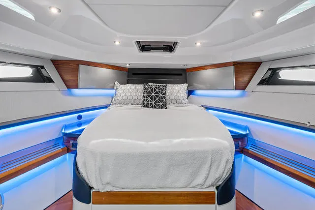 Slide: The Image of Boston Whaler 405 Conquest 2023 - 26