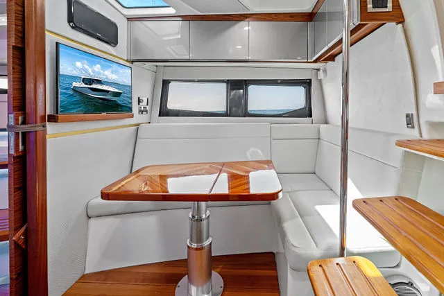 Slide: The Image of Boston Whaler 405 Conquest 2023 - 32