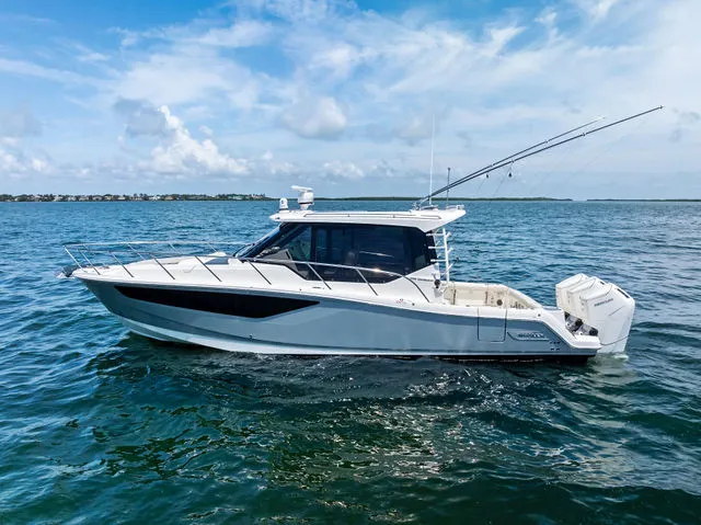 Slide: The Image of Boston Whaler 405 Conquest 2023 - 57