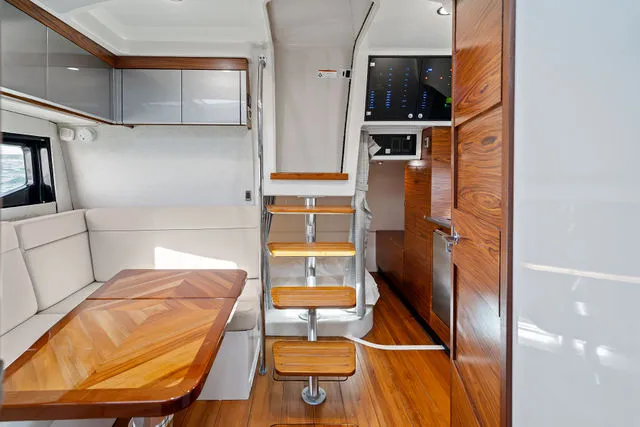 Slide: The Image of Boston Whaler 405 Conquest 2023 - 38