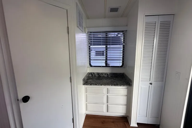 Slide: The Image of Interior of 1992 Sumerset 14x64 houseboat with granite countertop and window blinds. - 10