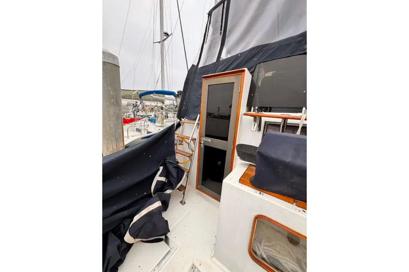 Slide: The Image of Sailboat deck view with covered equipment, Symbol 51, 1985 model. - 5