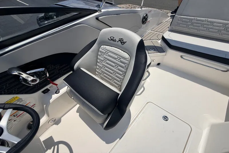Slide: The Image of Interior of a 2026 Sea Ray SPX 210 Outboard boat. - 8