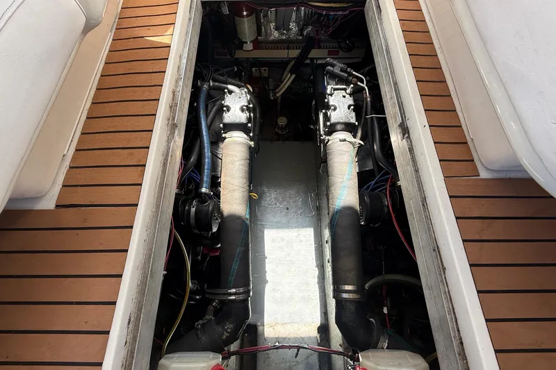 Slide: The Image of Sea Ray 400 Express Cruiser 1996 - 56