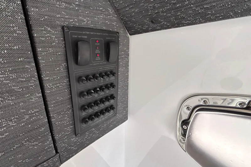 Slide: The Image of Control panel of 2026 Monterey Elite 27 OB boat, featuring battery switch remote control. - 49
