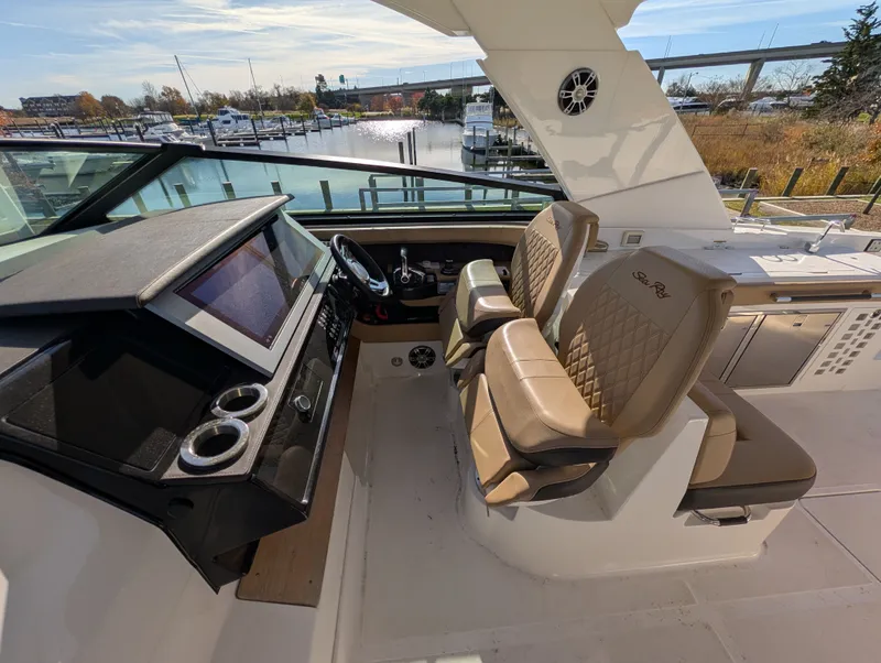 Slide: The Image of Sea Ray SLX 400 Outboard 2023 - 12