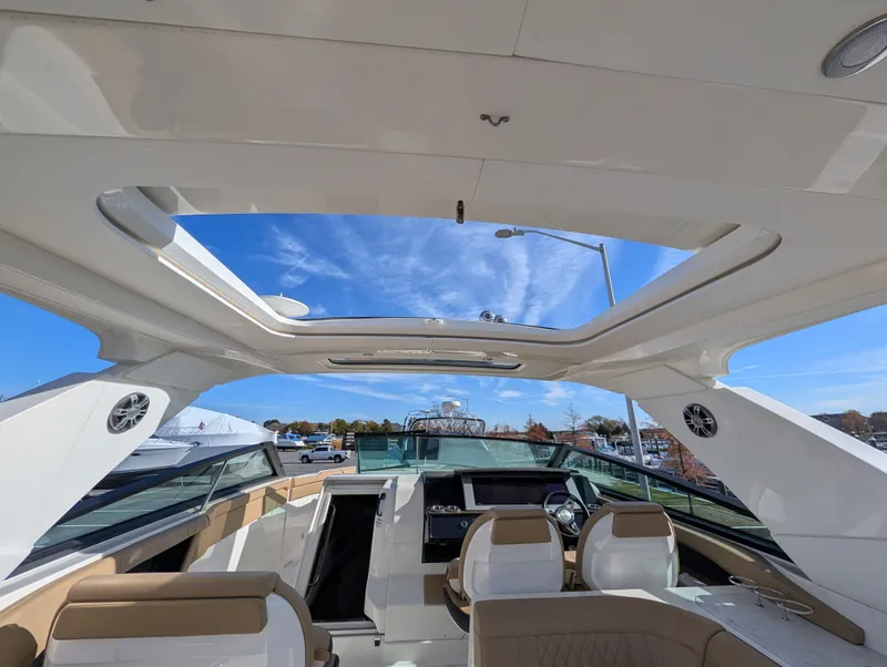 Slide: The Image of Sea Ray SLX 400 Outboard 2023 - 19