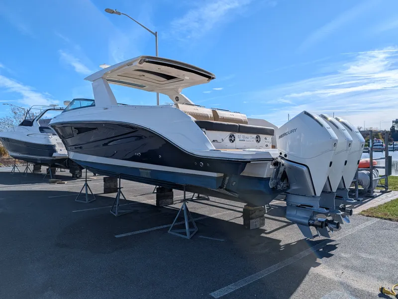 Slide: The Image of Sea Ray SLX 400 Outboard 2023 - 2