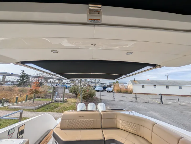 Slide: The Image of Sea Ray SLX 400 Outboard 2023 - 30