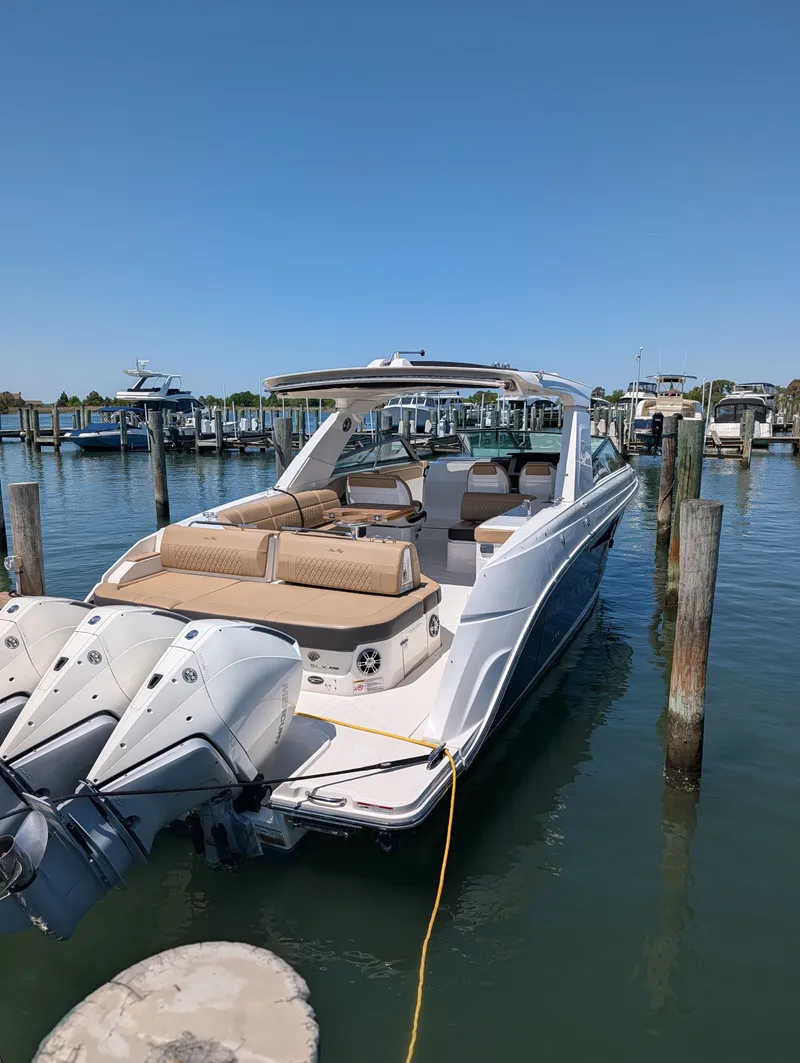 Slide: The Image of Sea Ray SLX 400 Outboard 2023 - 32