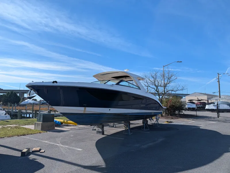 Slide: The Image of Sea Ray SLX 400 Outboard 2023 - 4