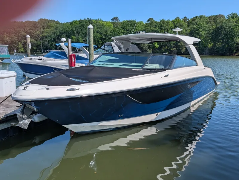 Slide: The Image of Sea Ray SLX 400 Outboard 2023 - 45
