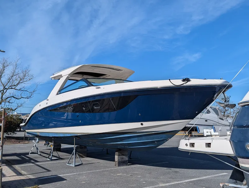 Slide: The Image of Sea Ray SLX 400 Outboard 2023 - 5
