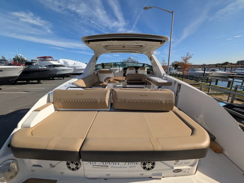 Slide: The Image of Sea Ray SLX 400 Outboard 2023 - 6