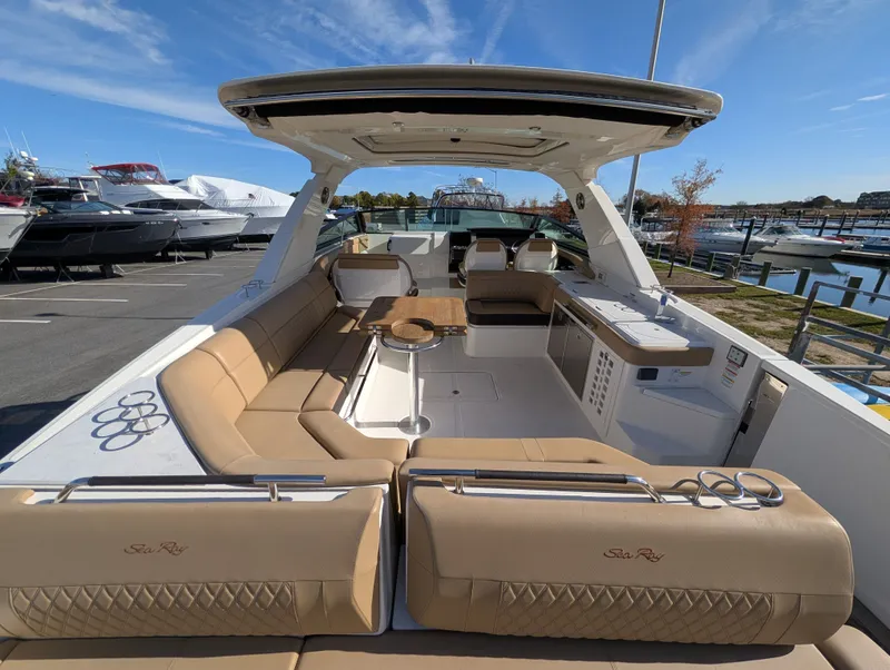 Slide: The Image of Sea Ray SLX 400 Outboard 2023 - 7