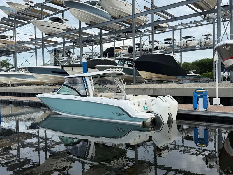 Slide: The Image of Boston Whaler 320 Vantage 2023 - 3