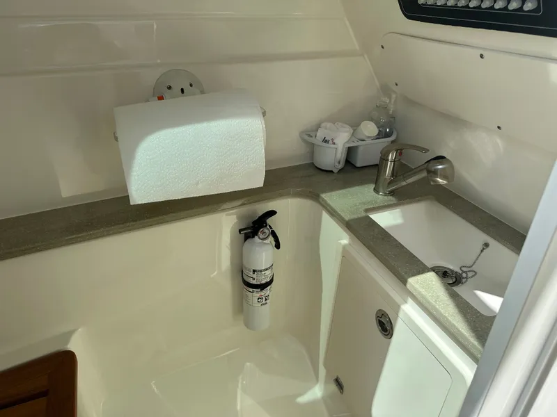Slide: The Image of Boston Whaler 320 Vantage 2023 - 36