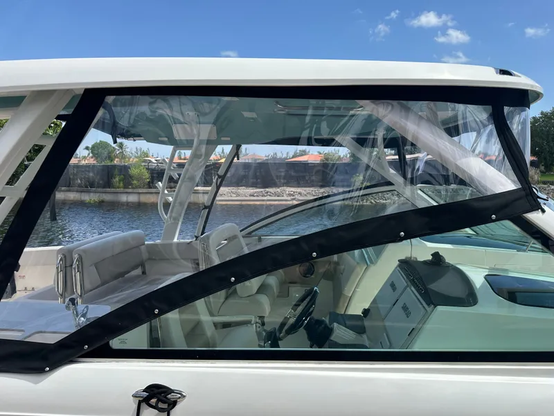 Slide: The Image of Boston Whaler 320 Vantage 2023 - 55