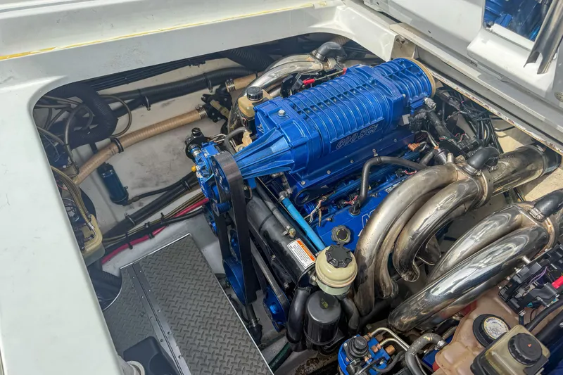 Slide: The Image of Engine compartment of a 2006 Formula 382 FASTech boat, featuring a blue 600 SCI engine. - 30