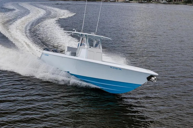 Slide: The Image of 2019 Contender 32 ST boat cruising on open water, creating a dynamic wake. - 33