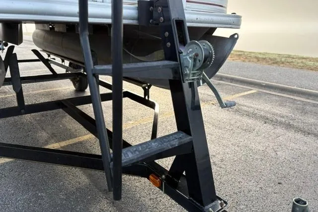 Slide: The Image of 2010 Sun Tracker Party Barge 21 Signature Series trailer hitch and winch mechanism. - 15