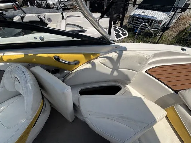 Slide: The Image of Monterey 224 FS BR W/Volvo Penta 4.3L- 220HP Engine And Tra 2012 - 50