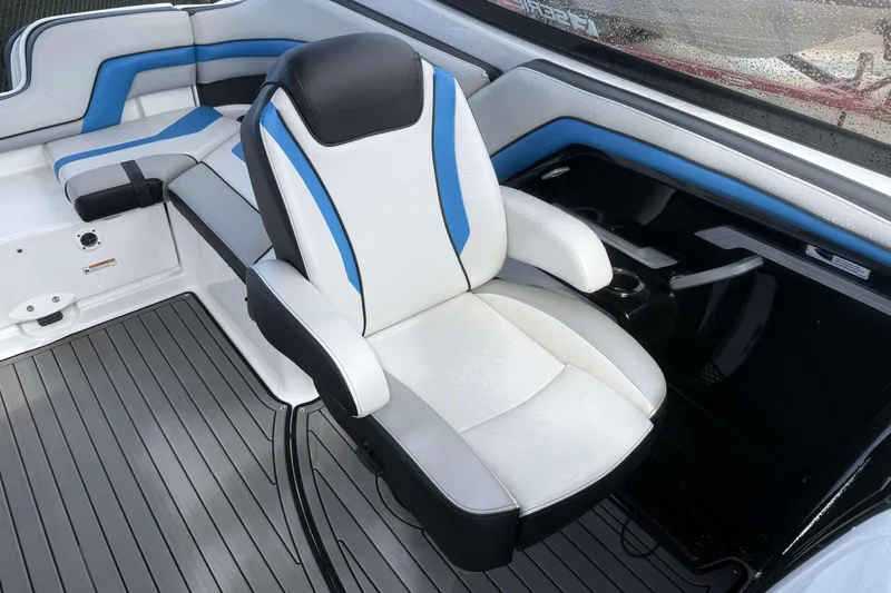 Slide: The Image of Storage compartment of 2018 Yamaha Boats 242X E-Series with ballast bag and wiring. - 17