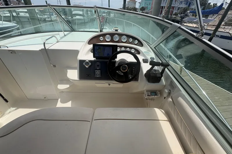 Slide: The Image of Cockpit of 2000 Monterey 322 Cruiser with steering wheel and control panel. - 17