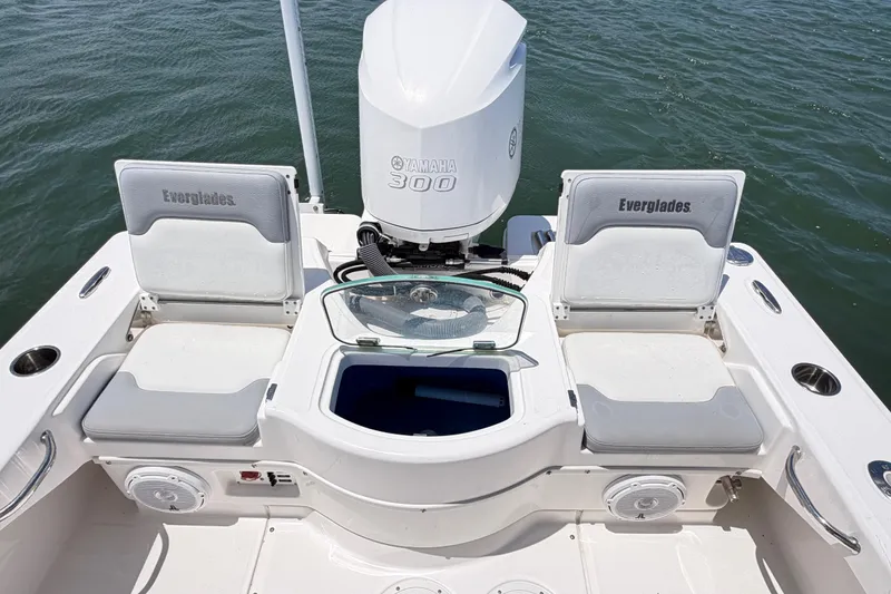 Slide: The Image of 2017 Everglades 243 Center Console boat with Yamaha 300 engine on water. - 42