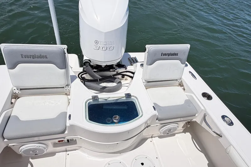 Slide: The Image of 2017 Everglades 243 Center Console boat with Yamaha 300 engine on water. - 45