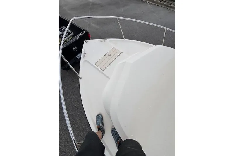 Slide: The Image of Bow view of a 2003 Parker 2120 Sport Cabin boat with railing and hatch. - 17