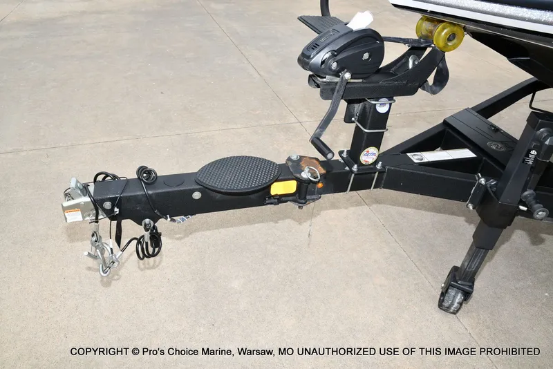 Slide: The Image of 2024 Nitro Z21 XL Pro boat trailer close-up view. - 32