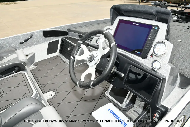 Slide: The Image of Interior of 2024 Nitro Z21 XL Pro boat with modern steering console. - 40