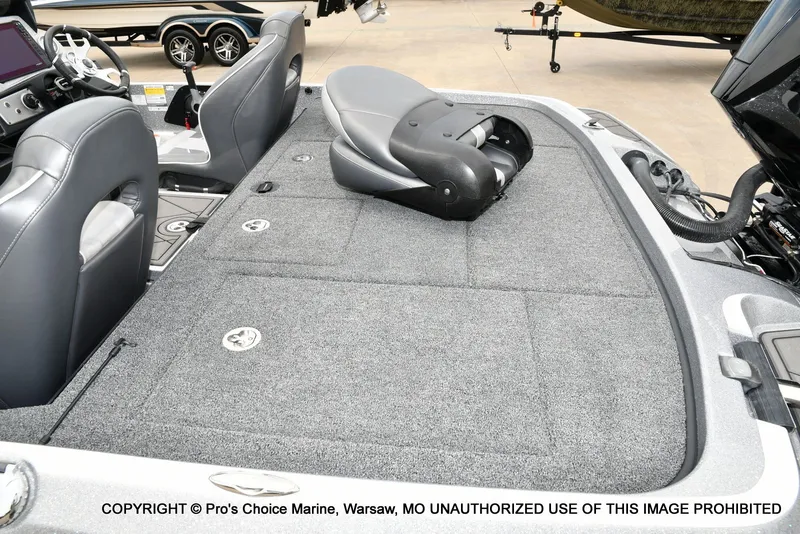 Slide: The Image of Interior of 2024 Nitro Z21 XL Pro boat with gray carpet. - 42