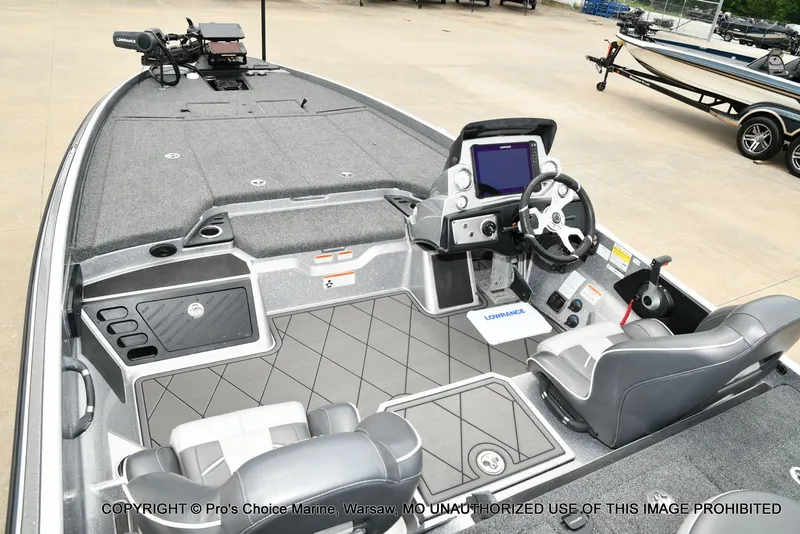 Slide: The Image of Interior of 2024 Nitro Z21 XL Pro boat with modern features. - 43