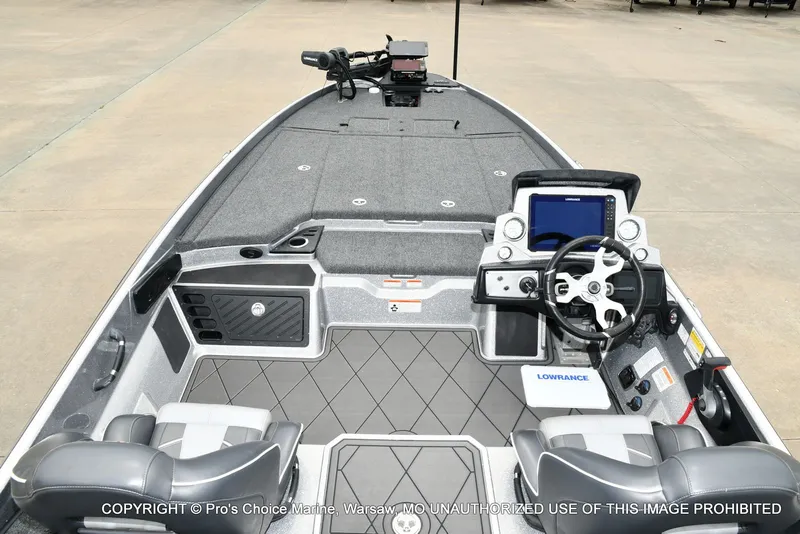 Slide: The Image of Interior view of 2024 Nitro Z21 XL Pro boat with steering console. - 44