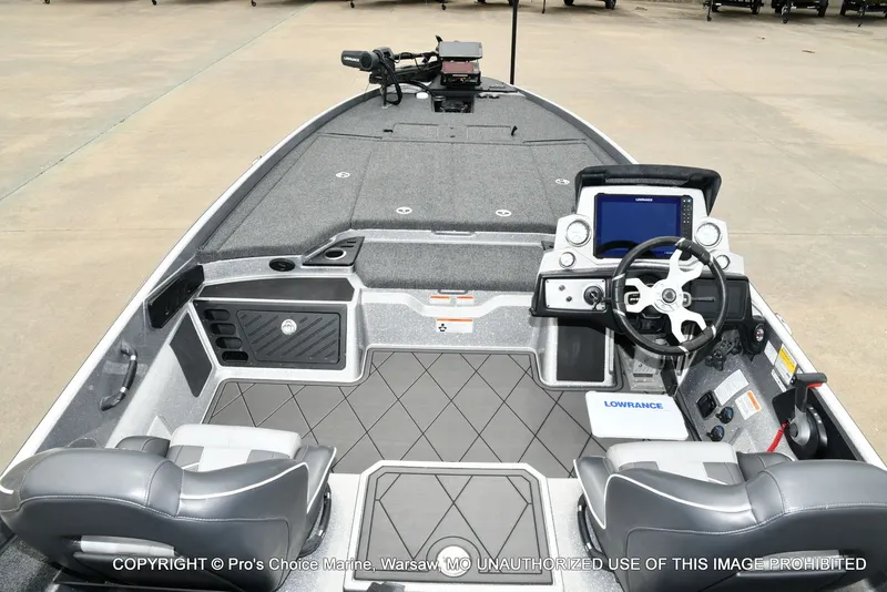 Slide: The Image of Interior view of 2024 Nitro Z21 XL Pro boat with steering console. - 9