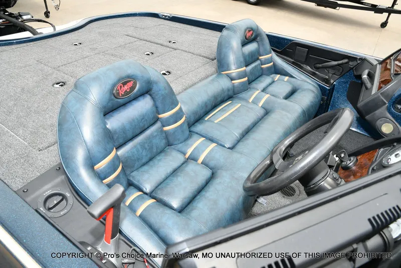 Slide: The Image of Interior of a 2002 Ranger 522vx boat with blue seats. - 13