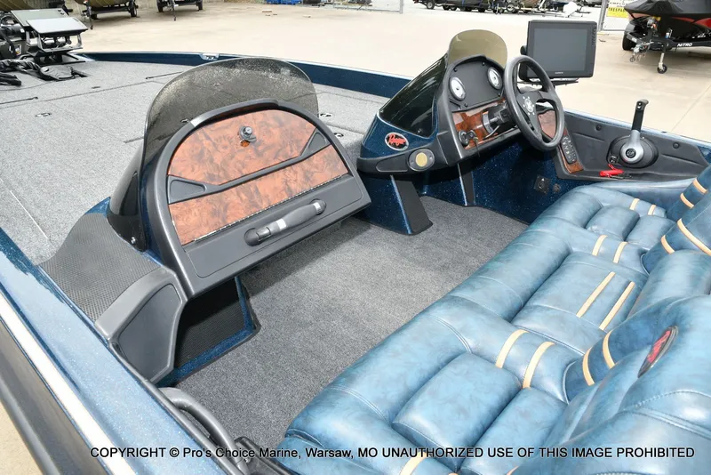 Slide: The Image of Interior of a 2002 Ranger 522vx boat with blue seats and control console. - 15