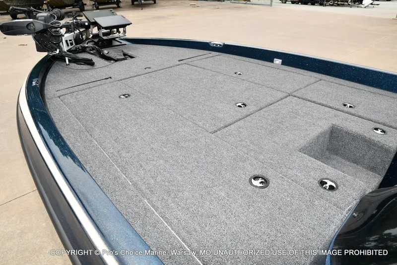Slide: The Image of Ranger 522vx boat, gray carpeted deck, 2002 model. - 16